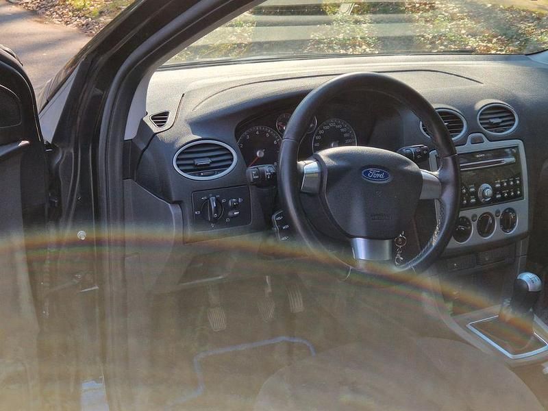 Gebraucht Ford Focus Sport 116 PS (85 kW) 2005 Schwarz Limousine