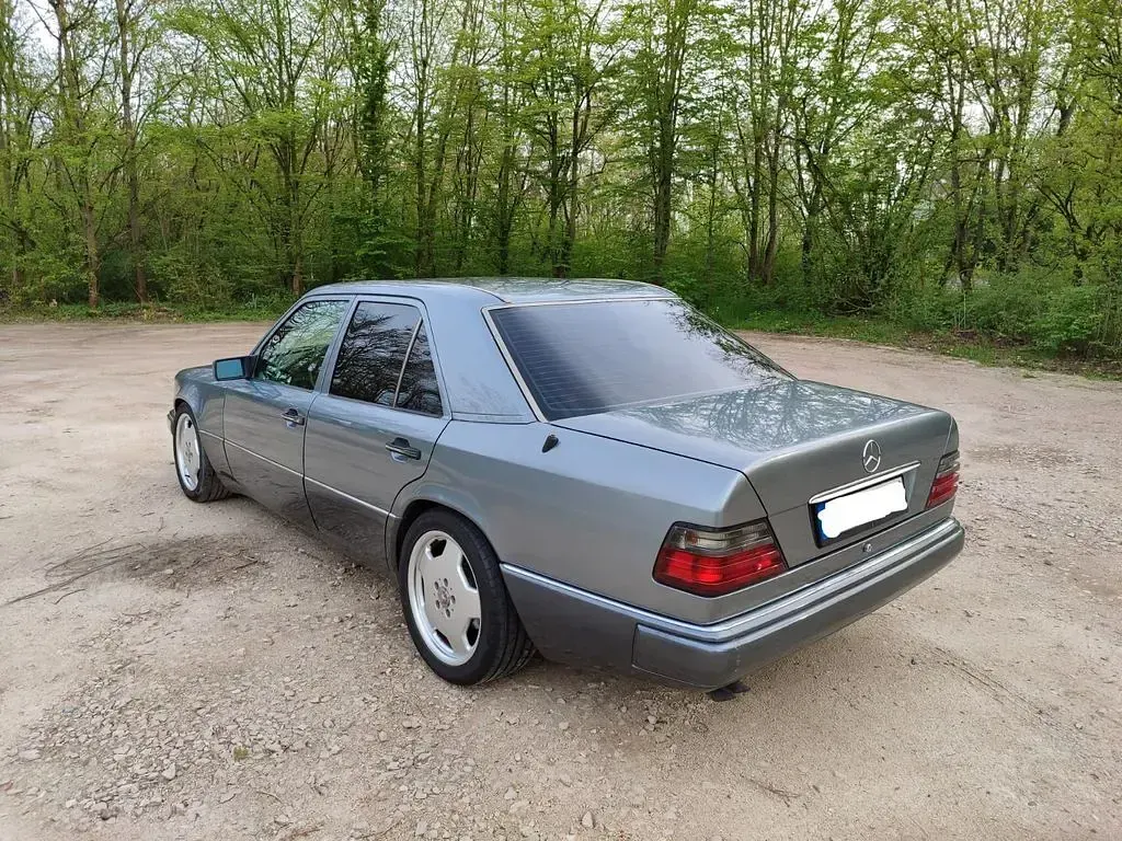 Gebraucht Mercedes 220 220 PS (161 kW) 1992 Grau Limousine
