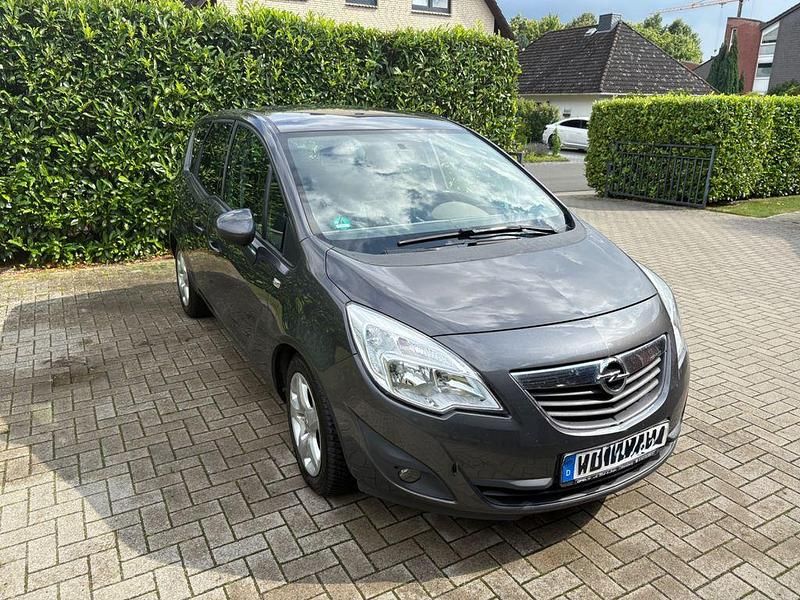 Grau Gebraucht 2011 Opel Meriva Edition Van / Kleinbus | 3.250 € (Superpreis) - Bild 1/4