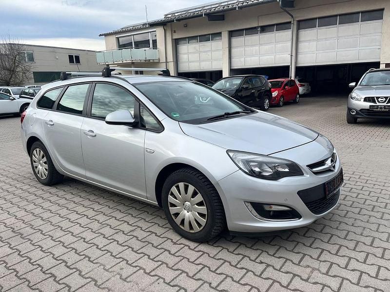 Gebraucht Opel Astra Edition 110 PS (80 kW) 2012 Silber Kombi