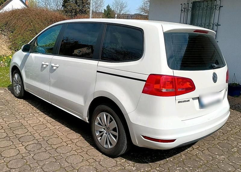 Second-hand VW Sharan 140 CP (102 kW) 2010 Alb Monovolum