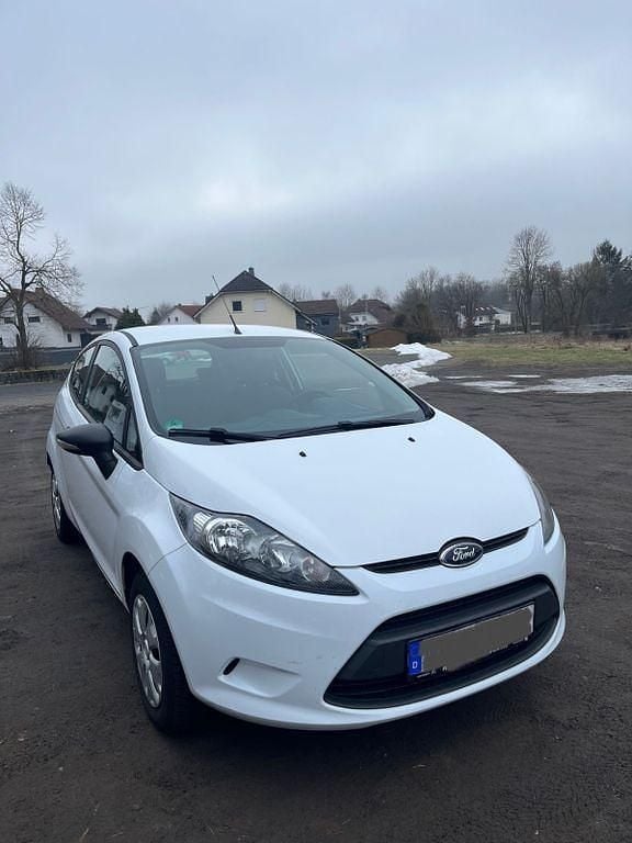 Weiß Gebraucht 2012 Ford Fiesta Limousine | 3.000 € (Guter Preis) - Bild 1/4