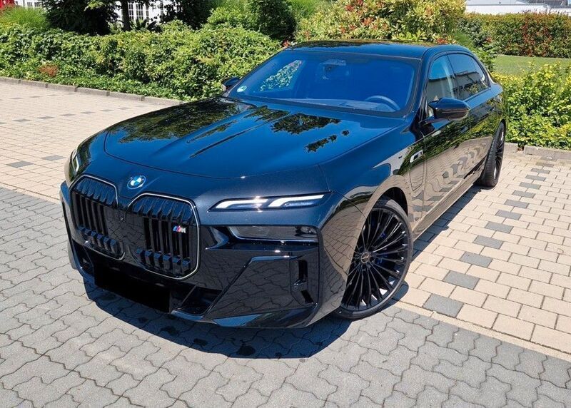 Schwarz Gebraucht 2024 BMW M760e Performance Limousine | 138.500 € - Bild 1/4