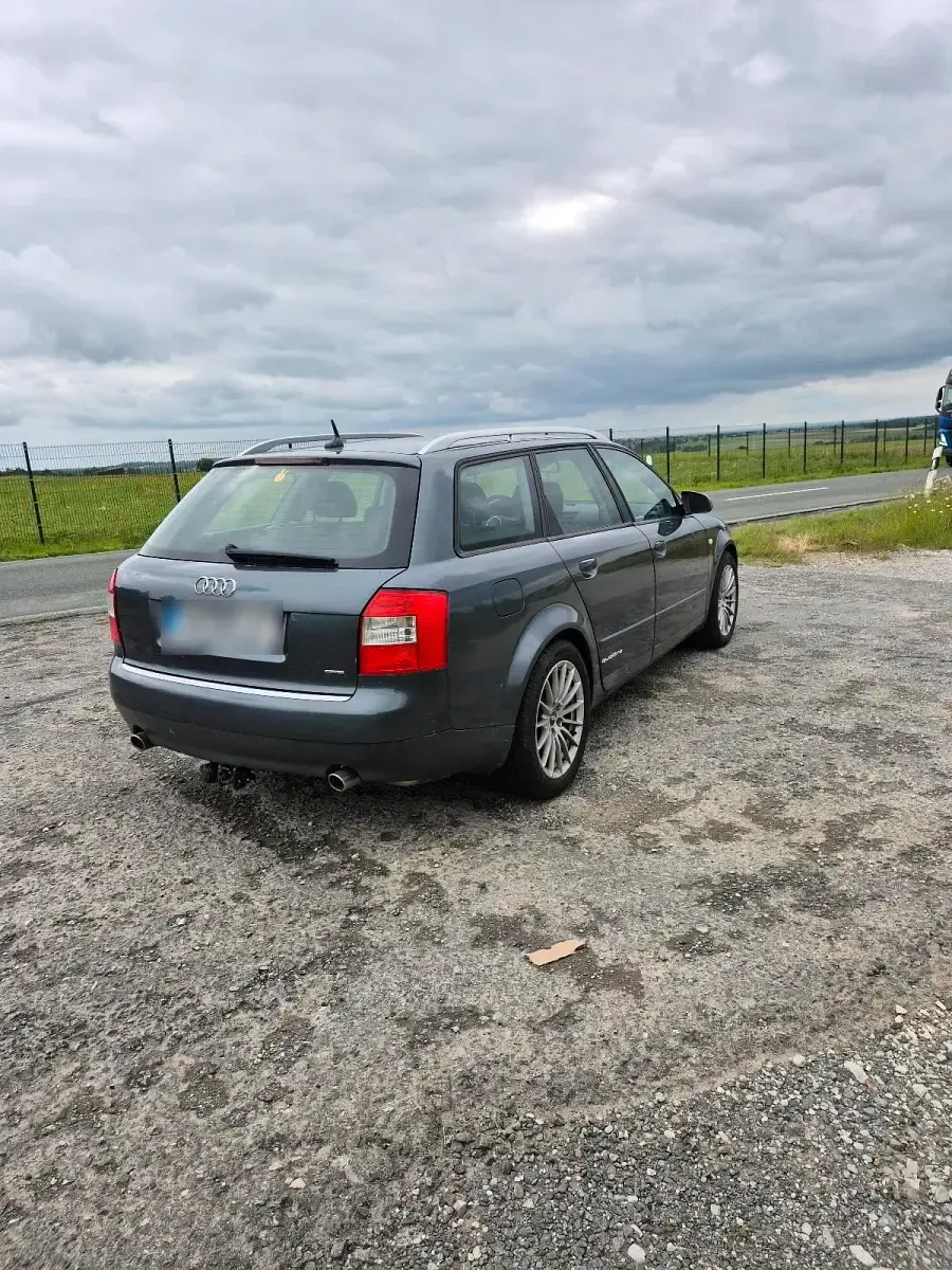 Gebraucht Audi A4 Basis 220 PS (161 kW) 2002 Grau Kombi