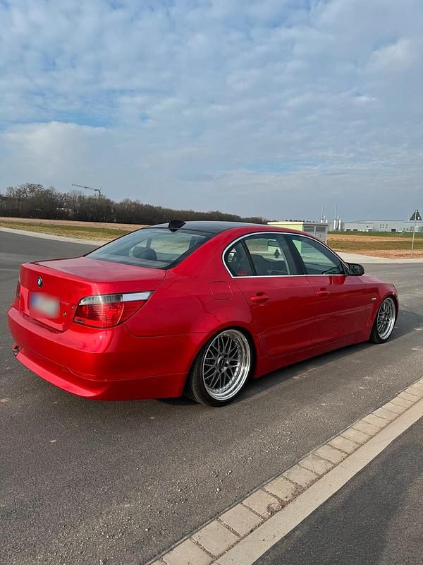 Gebraucht BMW 520 170 PS (125 kW) 2004 Rot Limousine