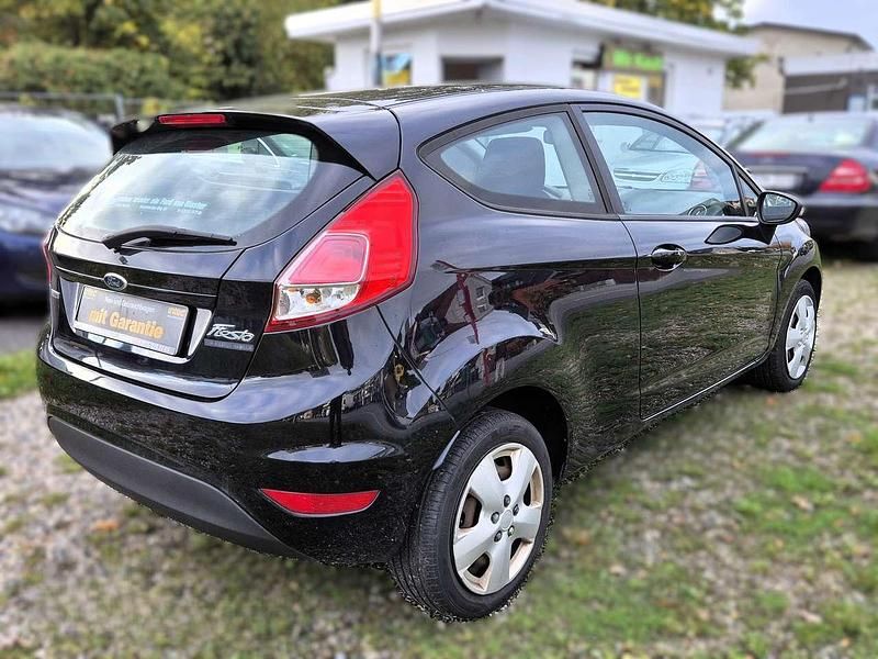 Gebraucht Ford Fiesta Trend 80 PS (58 kW) 2013 Schwarz Kleinwagen
