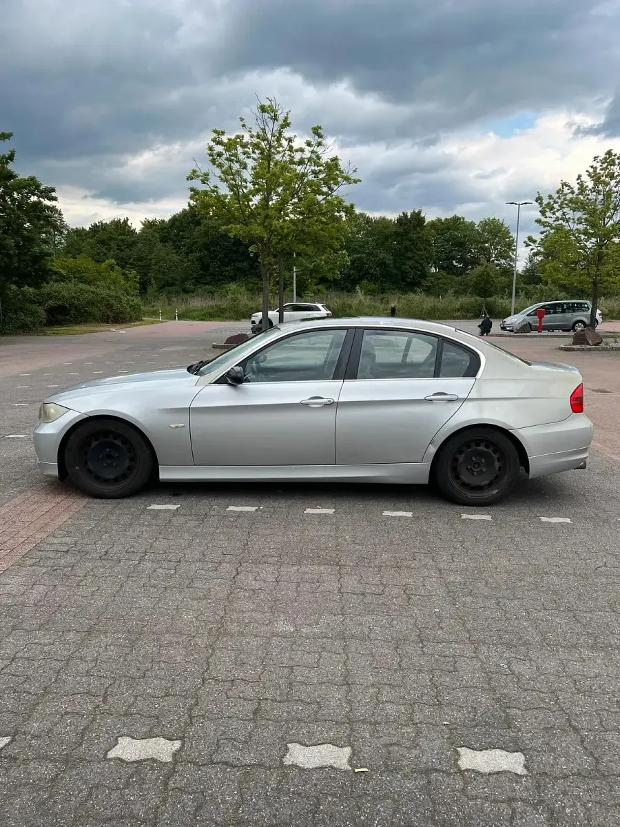 Gebraucht BMW 325 218 PS (160 kW) 2005 Silber Limousine