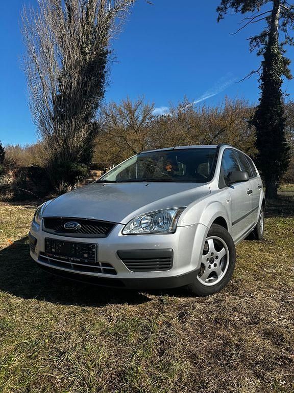 Gebraucht Ford Focus Ambiente 101 PS (74 kW) 2006 Silber Limousine