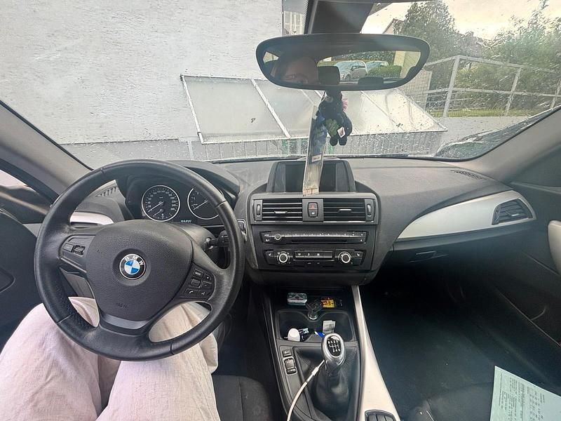 Gebraucht BMW 114 102 PS (75 kW) 2014 Weiß Kleinwagen