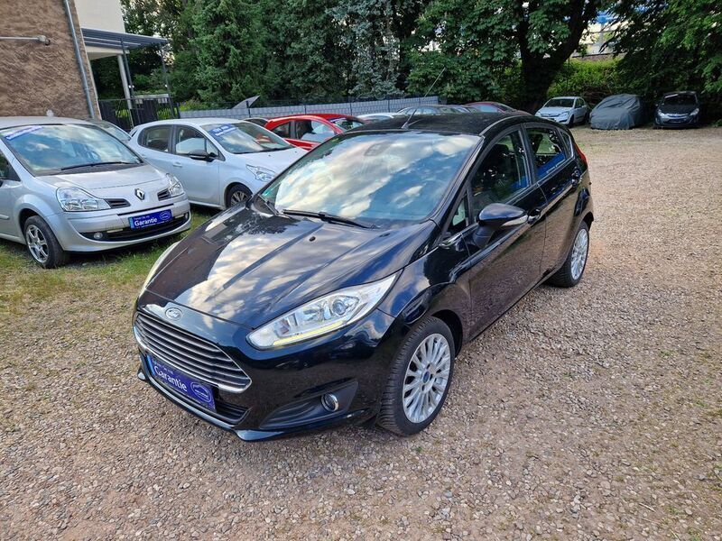 Pantherschwarz metallic Gebraucht 2013 Ford Fiesta Kleinwagen | 7.200 € (Fairer Preis) - Bild 1/4