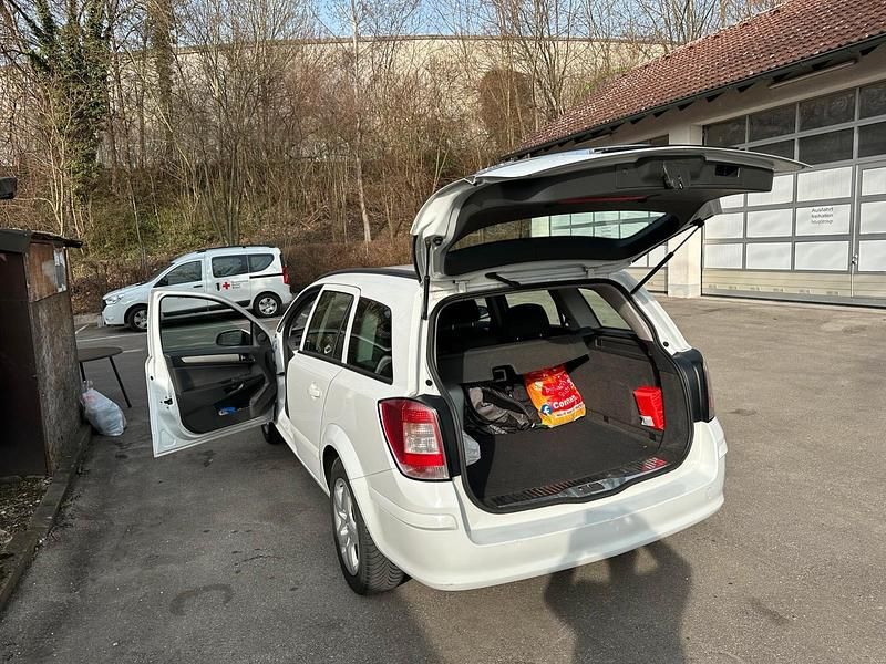 Gebraucht Opel Astra 101 PS (74 kW) 2007 Weiß Kombi