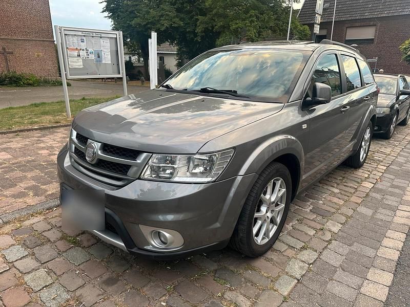 Gebraucht Fiat Freemont 140 PS (102 kW) 2012 Grau SUV