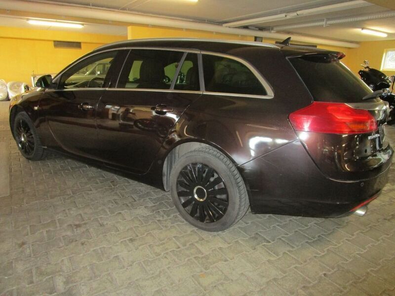 Gebraucht Opel Insignia 260 PS (191 kW) 2011 Braun Kombi