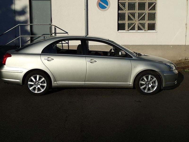 Gebraucht Toyota Avensis Executive 129 PS (94 kW) 2004 Beige Limousine