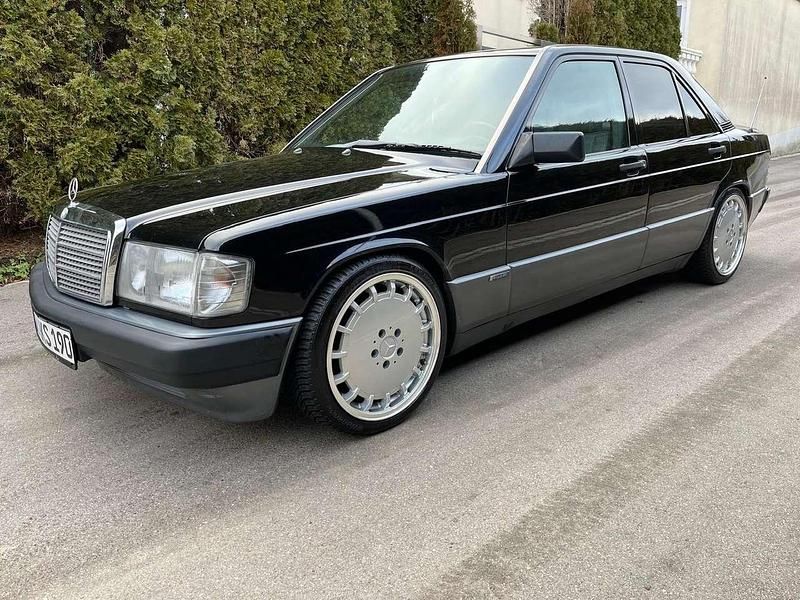Gebraucht Mercedes 190 122 PS (89 kW) 1990 Schwarz Limousine