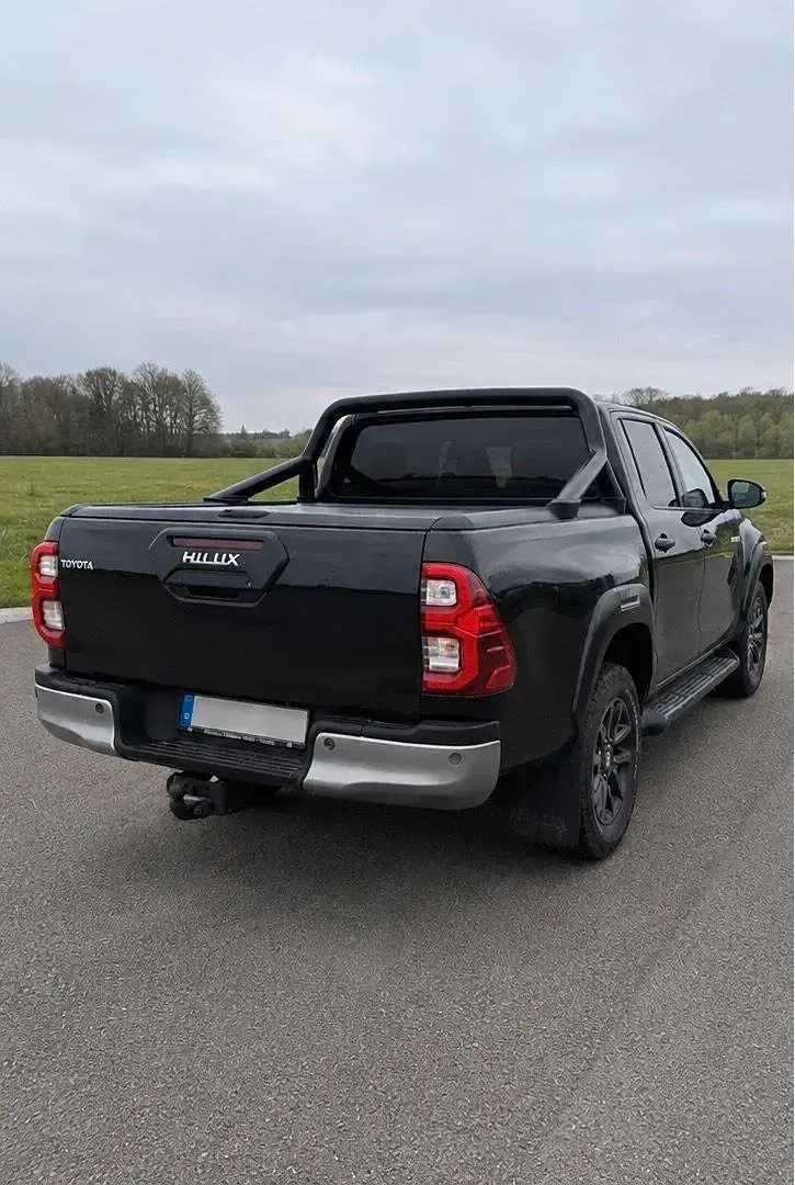 Gebraucht Toyota HiLux 204 PS (150 kW) 2025 Schwarz Pickup