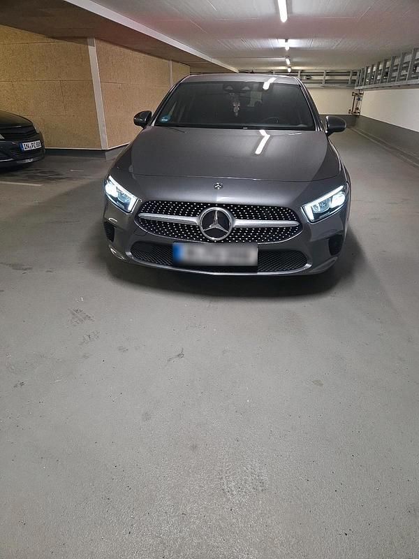 Gebraucht Mercedes A250 224 PS (164 kW) 2018 Grau Kleinwagen