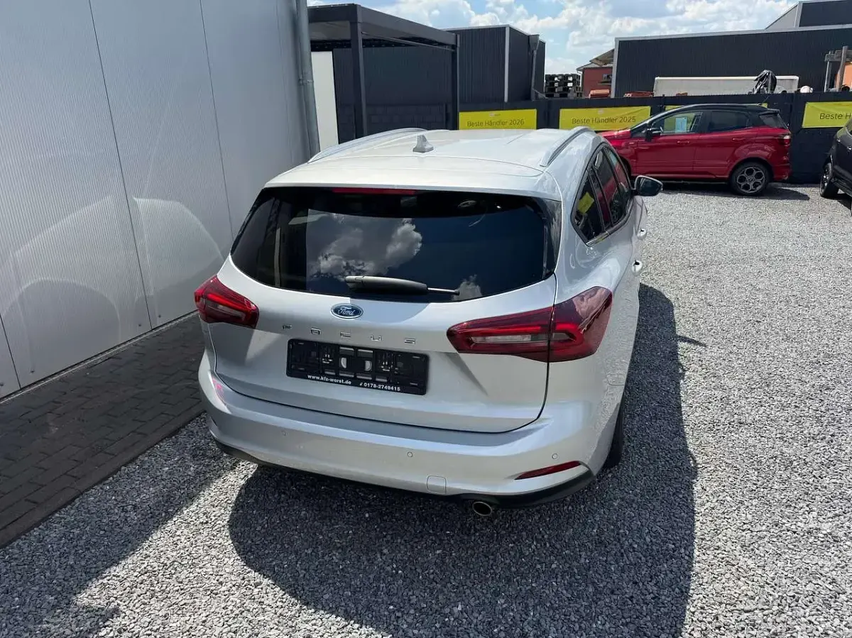 Gebraucht Ford Focus Titanium 125 PS (91 kW) 2024 Polarsilber metallic Kombi