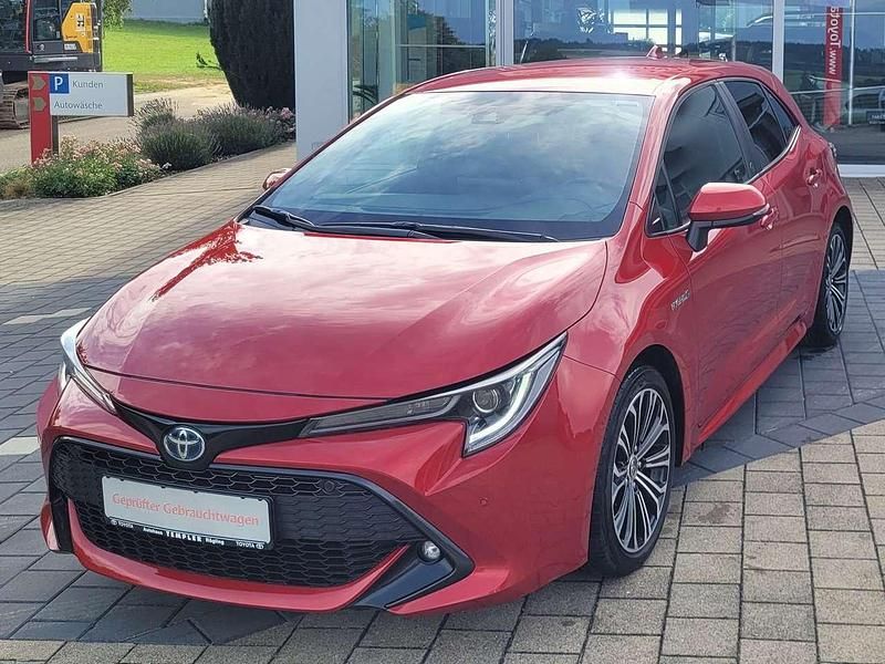 Emotional red2 (metallic) Gebraucht 2021 Toyota Corolla Team Kleinwagen | 20.900 € (Fairer Preis) - Bild 1/3