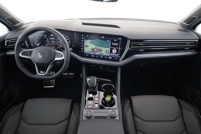 Gebraucht VW Touareg R-line 286 PS (210 kW) 2024 Sechura beige metall SUV