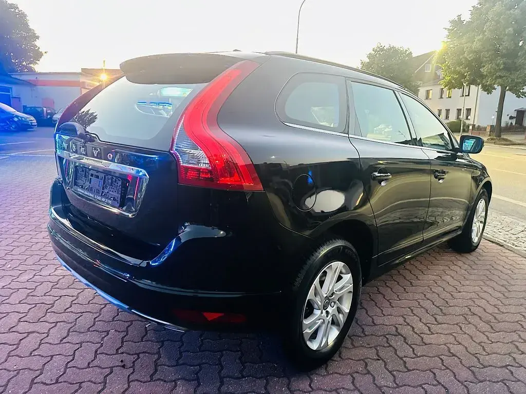 Gebraucht Volvo XC60 Momentum 190 PS (139 kW) 2015 Schwarz SUV