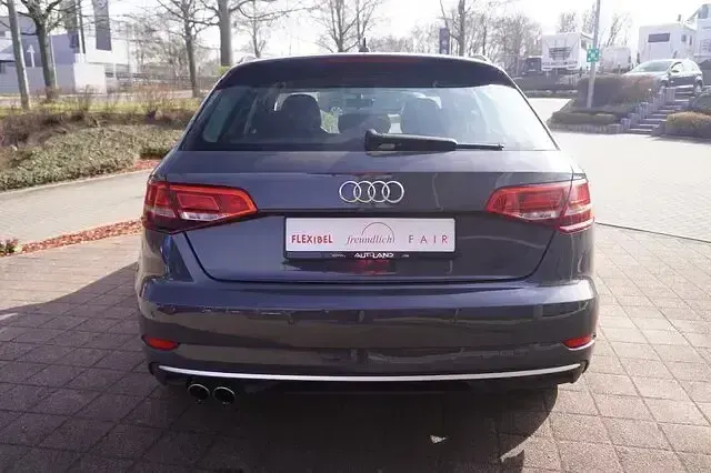 Gebraucht Audi A3 Ambiente 150 PS (110 kW) 2018 Grau Limousine