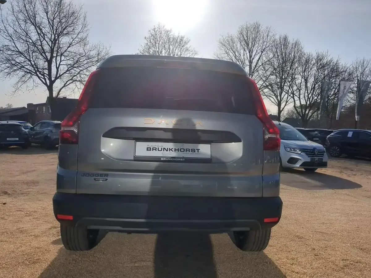 Neu Dacia Jogger Extreme 141 PS (103 kW) 2025 Dolomitgrau Van / Kleinbus