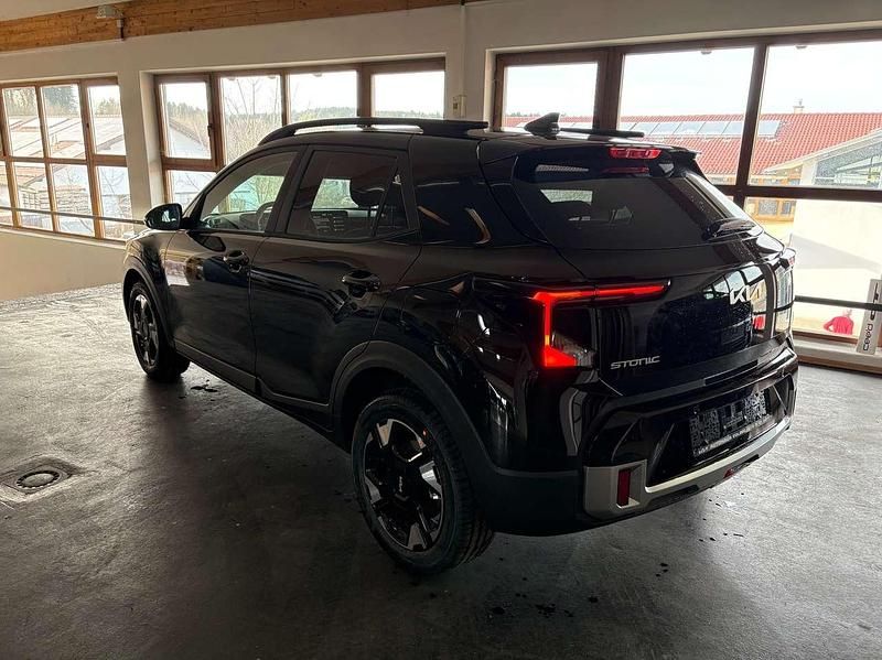 Neu Kia Stonic Vision 101 PS (74 kW) 2026 Aurora schwarz SUV