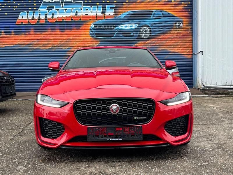 Gebraucht Jaguar XE R-Dynamic 179 PS (131 kW) 2019 Rot Limousine