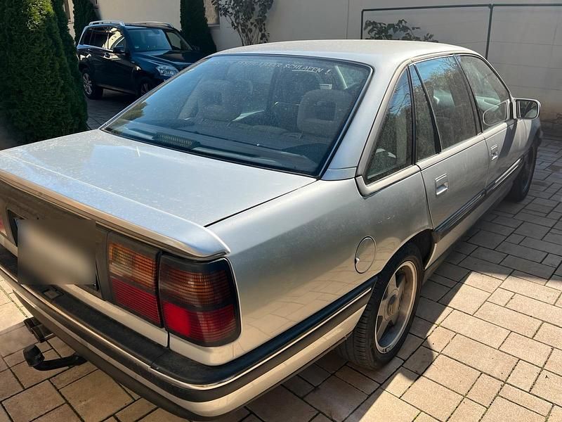 Silber Gebraucht 1991 Opel Senator Limousine | 13.999 € - Bild 1/4