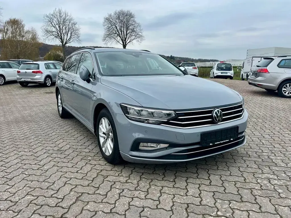 Second-hand VW Passat 150 CP (110 kW) 2023 Gri Break