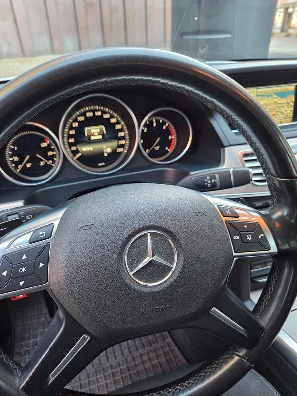 Gebraucht Mercedes E220 Edition 170 PS (125 kW) 2014 Weiß Kombi