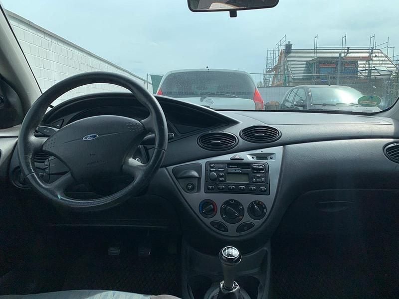 Usata Ford Focus 101 CV (74 kW) 2001 Blu Berlina