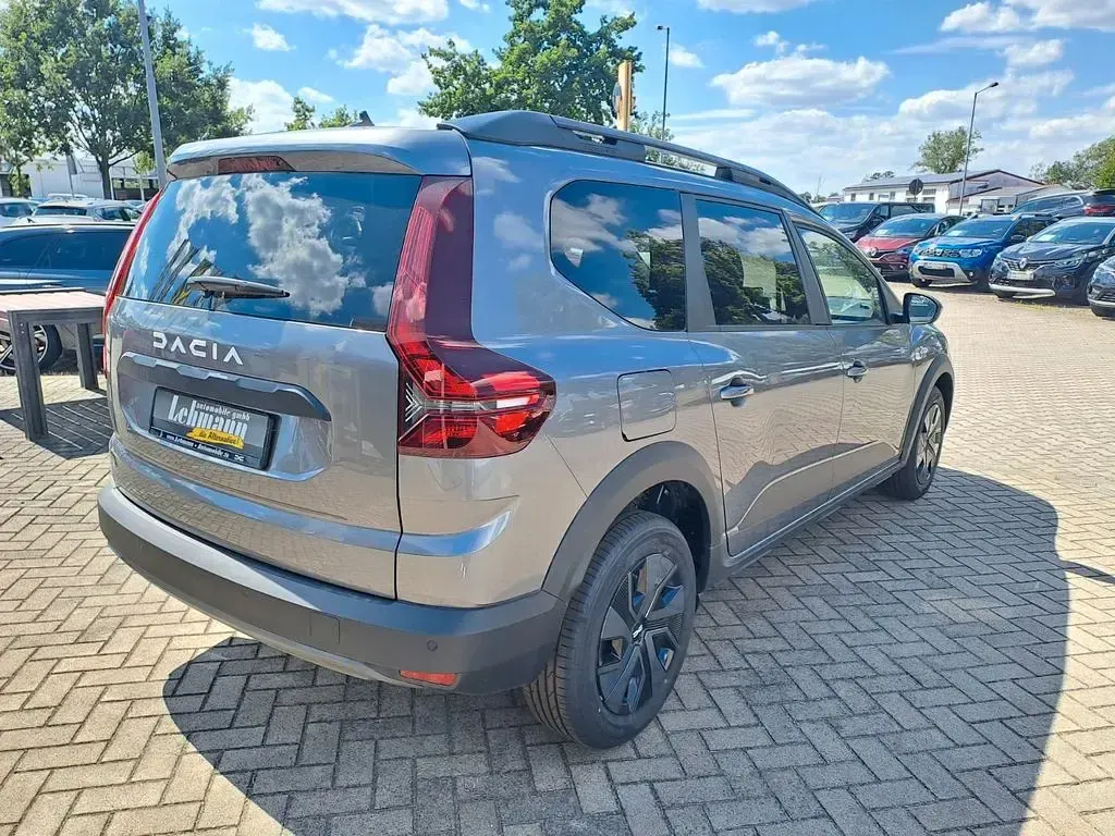 Neu Dacia Jogger Expression 110 PS (80 kW) 2025 Dolomitgrau Van / Kleinbus