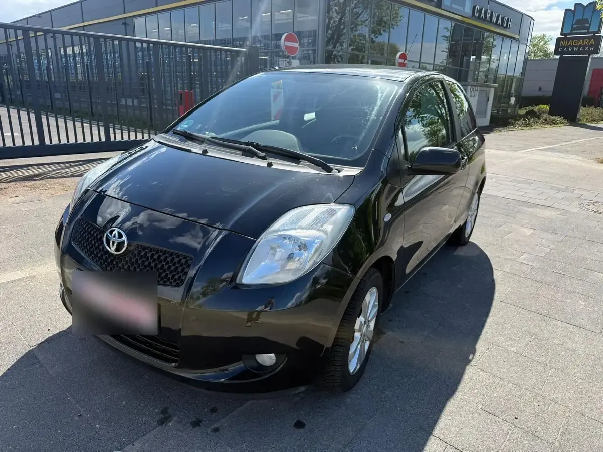 Gebraucht Toyota Yaris 69 PS (50 kW) 2008 Schwarz Kleinwagen