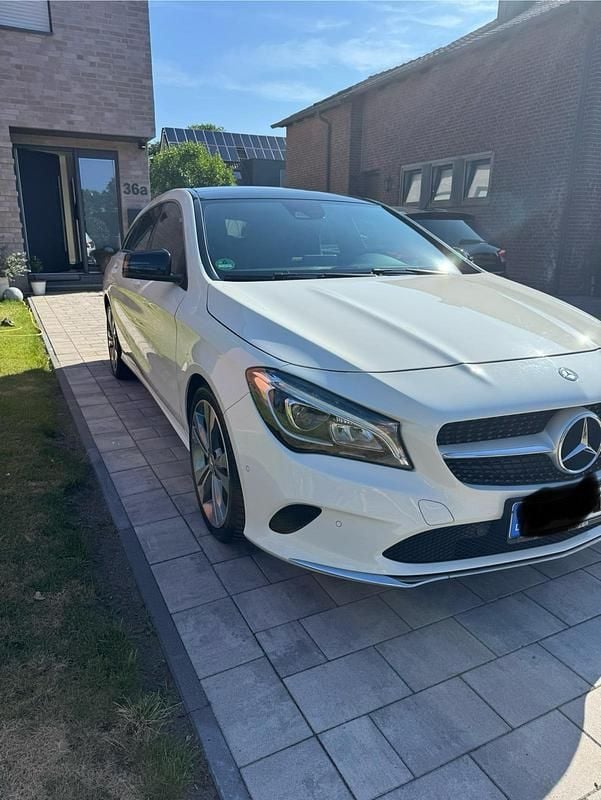 Weiß Gebraucht 2017 Mercedes CLA180 Limousine | 14.750 € (Guter Preis) - Bild 1/4