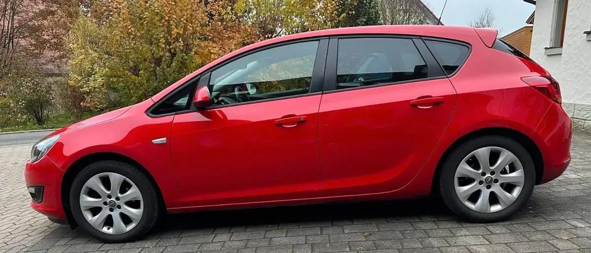 Używany Opel Astra 120 KM (88 kW) 2015 Czerwony Sedan/Limuzyna