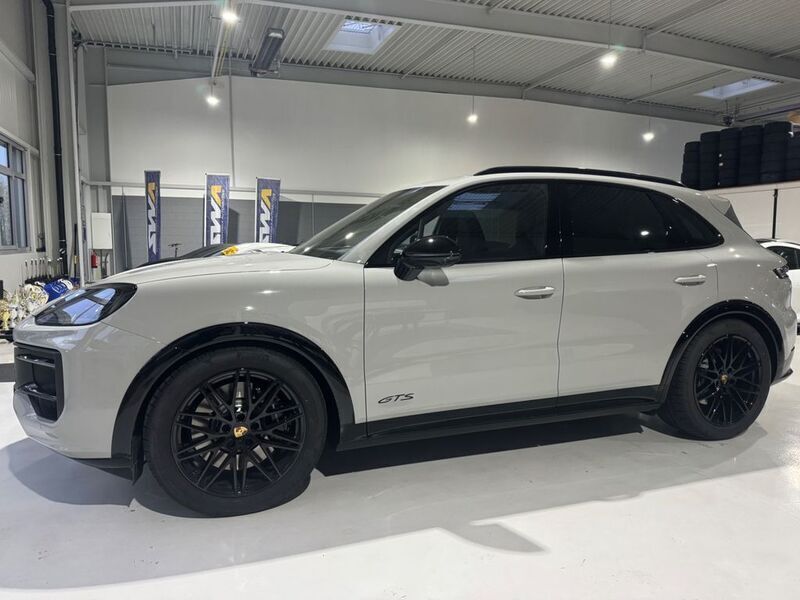 Weiß Gebraucht 2024 Porsche Cayenne GTS SUV | 157.080 € (Guter Preis) - Bild 1/4
