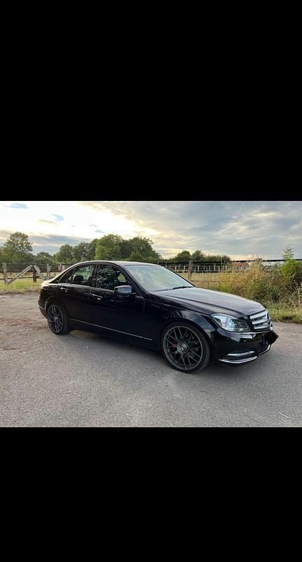 Schwarz Gebraucht 2012 Mercedes C350 Limousine | 13.950 € (Fairer Preis) - Bild 1/4