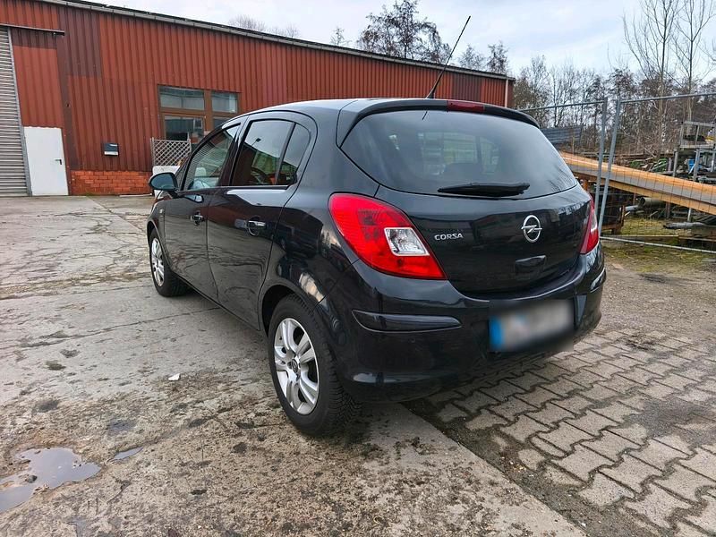 Second-hand Opel Corsa 101 CP (74 kW) 2013 Negru Hatchback