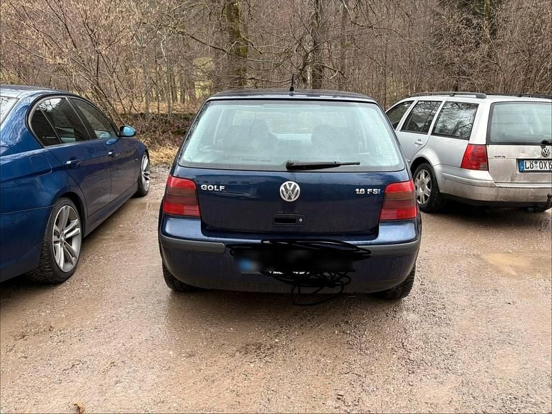 Blau Gebraucht 2002 VW Golf IV Kleinwagen | 1.500 € (Fairer Preis) - Bild 1/4