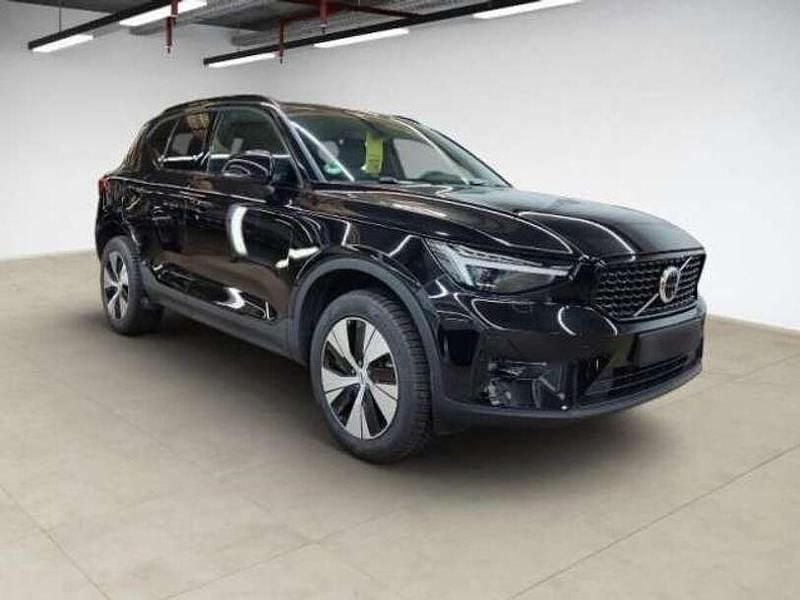 Gebraucht Volvo XC40 Plus 163 PS (119 kW) 2024 Onyx black / metallic (metallic) SUV
