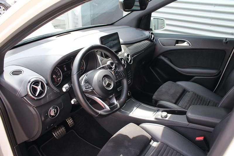 Gebraucht Mercedes B180 AMG 122 PS (89 kW) 2017 Weiß Van / Kleinbus