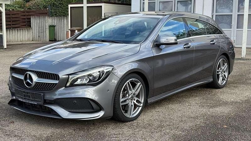 Mountaingrau Gebraucht 2017 Mercedes CLA220 AMG line Limousine | 14.860 € (Superpreis) - Bild 1/4