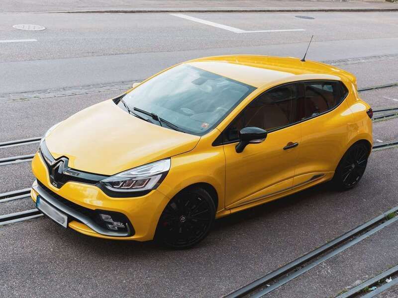 Gelb Gebraucht 2017 Renault Clio IV Trophy Limousine | 20.999 € (Teuer) - Bild 1/4