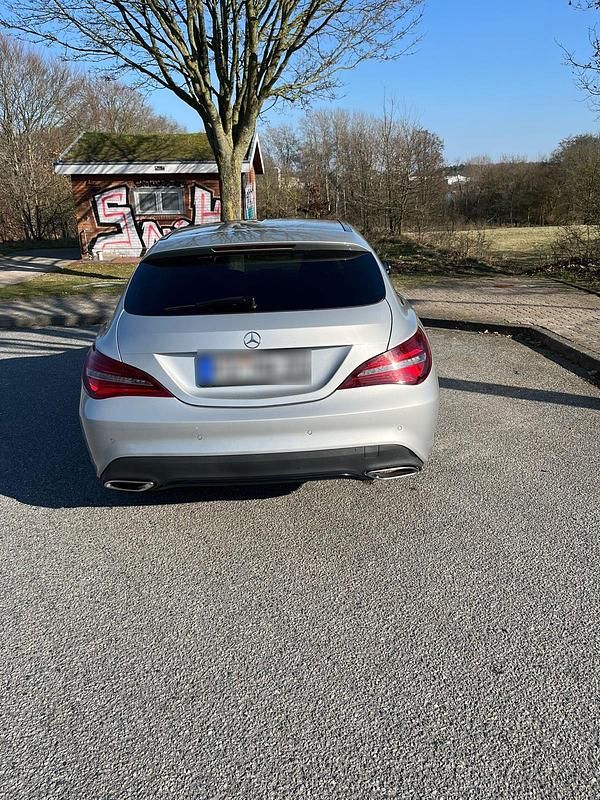 Gebraucht Mercedes CLA200 Shooting Brake 156 PS (114 kW) 2017 Silber Kombi