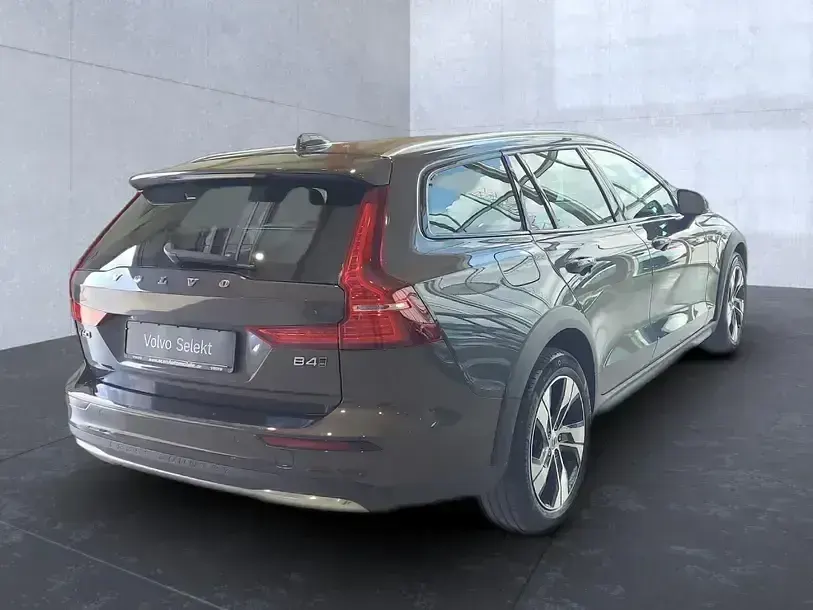 Gebraucht Volvo V60 CC Plus 197 PS (144 kW) 2023 Grau Kombi