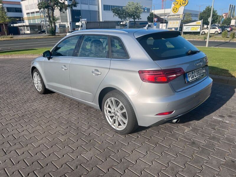 Gebraucht Audi A3 Sportback Design 116 PS (85 kW) 2017 Silber Kleinwagen