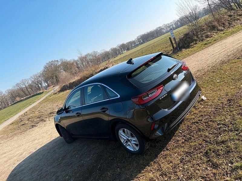 Gebraucht Kia Ceed Vision 160 PS (117 kW) 2021 Schwarz Kleinwagen