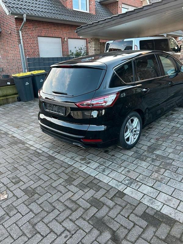 Gebraucht Ford S-MAX S 209 PS (153 kW) 2017 Schwarz Van / Kleinbus